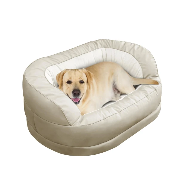 Labrador in einem luxuriösen, cremefarbenen Bett, Anti-Stress, Beruhigend