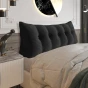 Großes Lesekissen aus Cord – Schwarz. Schlafzimmer-Arrangement auf dem Bett.
