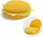 Ein großer, weicher, hamburgerförmiger Pouf! Ein originelles, ausziehbares Bodenkissen in Gelb und Grün.