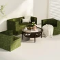 Sessel „Velvet Hug“, Anordnung im Wohnzimmer.