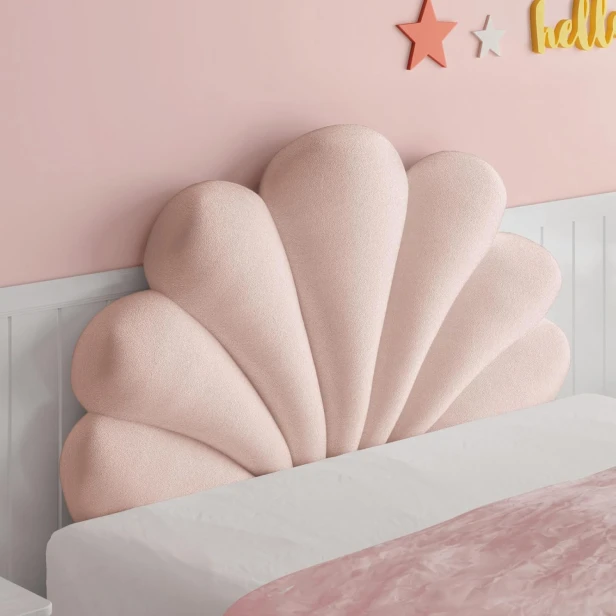 Muschelförmiges Wandkissen fürs Schlafzimmer, rosa Kopfteil. Schlafzimmereinrichtung.