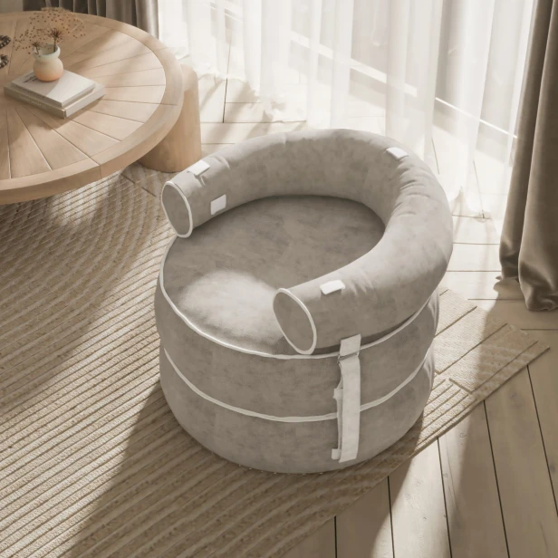 Gestreiftes Sofa, Anordnung im Wohnzimmer.