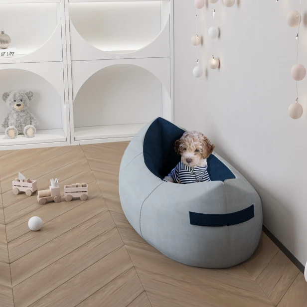 Welpe sitzt mit fröhlichem Gesicht im Bett im Kinderzimmer