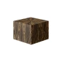 Moderner Fußhocker, Pouf. Minimalistisches Würfeldesign, weich gepolsterter Sitz. Dunkle Holzmaserung.