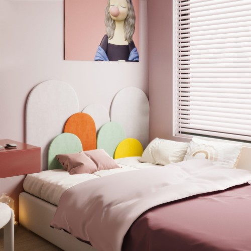 Weiches Plüsch-Kopfteil „Sunset“, arrangiert in einem Kinderzimmer auf einem Bett.