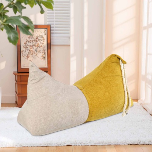 Bananen-Liegestuhl, arrangiert im Wohnzimmer auf dem Teppich.