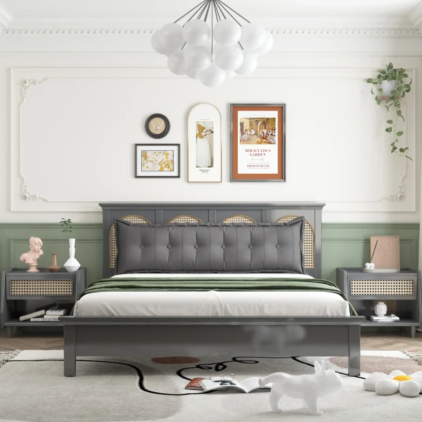 Rechteckiges Rückenstützkissen – Graue Baumwolle. Schlafzimmer-Arrangement auf dem Bett.