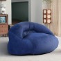 Blauer Pouf/Sesseltasche, Arrangement im Wohnzimmer.