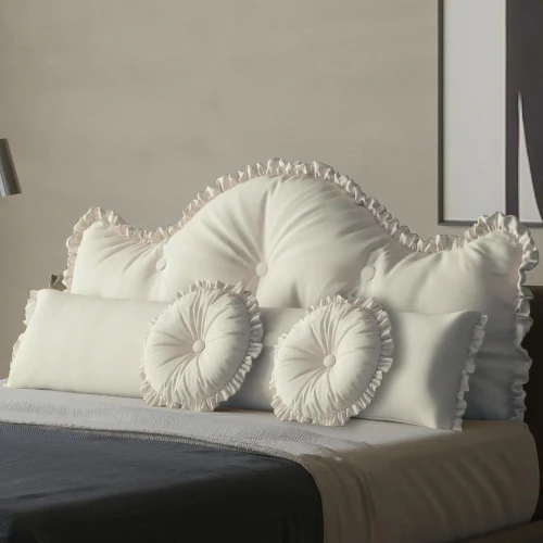Dekoratives Kissen-Set (3-teilig) weiß, zur Anordnung im Schlafzimmer auf dem Bett.