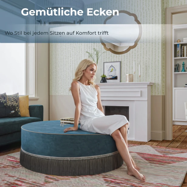 Retro-Couchtisch in Blau, arrangiert im Wohnzimmer.