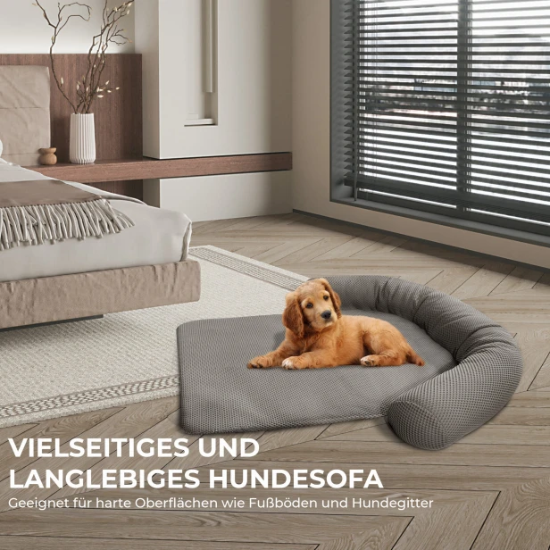 Hund liegt auf dem Airy Hunde-/Katzenbett für die Couch, auf dem Boden.