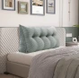 Großes Lesekissen aus Cord – Grau, Schlafzimmer-Arrangement auf dem Bett.