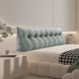 Großes Lesekissen aus Cord – Grau, Schlafzimmer-Arrangement auf dem Bett.