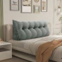 Großes Lesekissen aus Cord – Grau, Schlafzimmer-Arrangement auf dem Bett.