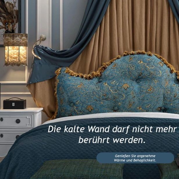 Kissen-Set mit königsblauem Blumenmuster. Für wohlige Wärme an kalten Wänden.