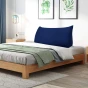 Großes Lesekissen aus Cord in Marineblau, arrangiert im Schlafzimmer auf dem Bett.