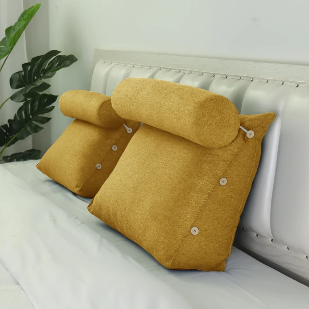Modulares Set aus zwei Kopfteilen mit Rollen – Gelbes Leinen, Schlafzimmereinrichtung.